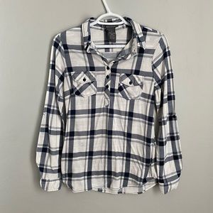 SUZY SHIER Blue White Plaid Buttoned Polo Long Sleeves